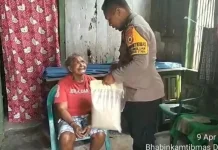 Bhabinkamtibmas Lelingluan Salurkan Bantuan lewat Kunjungan Humanis