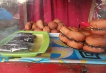 Ibu RT di Tanimbar bantu ekonomi keluarga lewat usaha kue