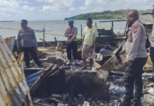 Kapolsek Nirunmas Kunjungi Korban Kebakaran di  Desa Tutukembong