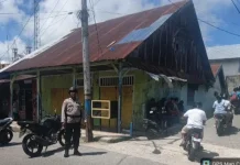 Bhabinkamtibmas Kelurahan Saumlaki Amankan Sholat Jumat Berjamaah
