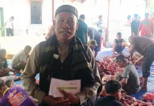Jamaah di  Masjid Agung Annur Saumlaki Terima  Hewan Kurban