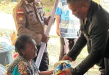 Polisi Salurkan Bantuan Sembako Bagi korban Kebakaran