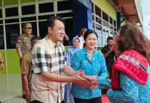 Syal Tenun Tanimbar Sambut Kehadiran Ketua TP-PKK Provinsi Maluku