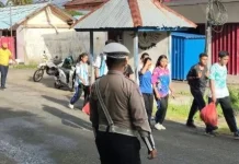 Polisi Kawal Jalan Santai Pelajar di Kota Saumlaki