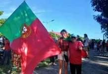 Turis Asing Ikut Meriahkan Pawai Selebrasi Pendukung Portugal di Saumlaki