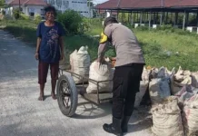 Bhabinkamtibmas Rumngeur Tunjukkan Aksi Humanis