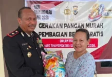 Polres Kepulauan Tanimbar Bagikan Beras Gratis