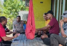 Bhabinkamtibmas Desa Latdalam Kamtibmas lewat Dialog Santai