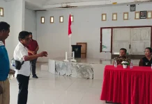 Tua Adat desa lermatang Siapkan Doa adat Peletakan Batu Pertama Groundbreaking
