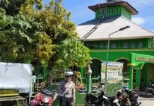 Polres Kepulauan Tanimbar Amankan Sholat Jumat Berjamaah
