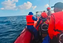 Tim SAR Gabungan Evakuasi Korban Laka Laut  Wermaktian