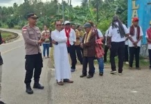 Kapolsek Wertamrian Pimpin Pengamanan Penyambutan Imam Baru