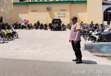 Bhabinkamtibmas Sifnana Amankan Jalannya Shalat Jumat Berjamaah