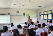 Bhabinkamtibmas Keliobar Sosialisasikan Kesadaran Hukum Berbasis Adat