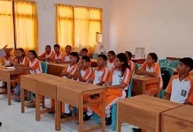 Kapolsek Selaru Tanamkan Kesadaran Hukum Melalui 'Polisi Mengajar'
