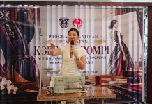 Fashion Design Tenun Tanimbar Motif Dari Alam Nilai Dari Budaya Lokal