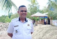 Kunjungan Yachter Sail Darwin Saumlaki Tanam 30 Anakan Mangrov di Desa Lauran