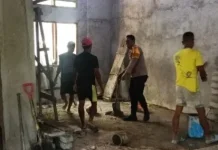 Bhabinkamtibmas Wermatang Bersama Jemaat Fwinin Lanratwe Gelar Baksos