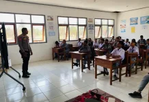Jajaran Polsek Selaru Sukseskan Pogram "Polisi Mengajar"