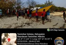 Bhabinkamtibmas Matakus Ikut Turunkan Motor Laut Warga