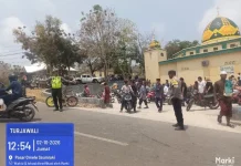 Sat Lantas Polres Tanimbar Gatur Lalin di Masjid