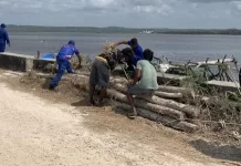 Sat Polair Polres Kepulauan Tanimbar Bersihkan Pantai