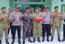 Polsek Selaru Beri Kejutan saat Peringatan HUT TNI