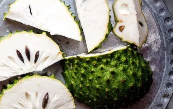 Harga Nangka  Sirsak cukup mahal di Kota Saumlaki.