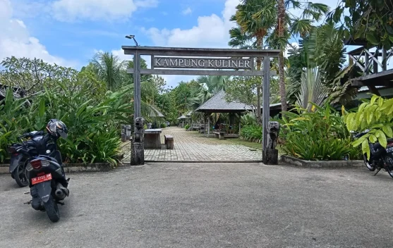 KAMPUNG Kuliner 3 Koki   Miliki Pemandangan Khas Ala Bali