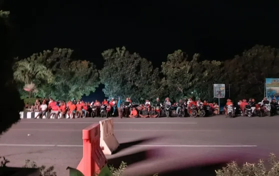 Antusias Pendukung Holand Penuhi Alun - Alun Kota Saumlaki.