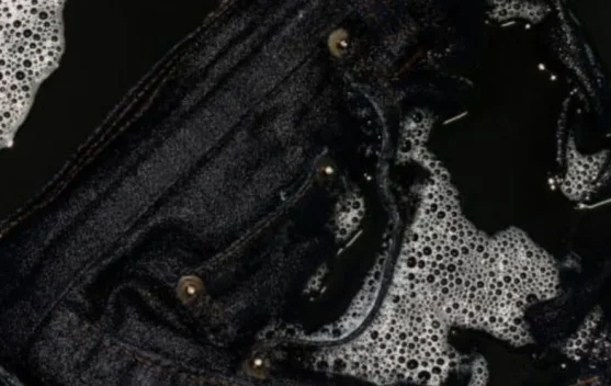 Tips Menjaga Celana Jeans Hitam agar Tidak Mudah Pudar
