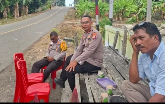 Kapolsek Wertamrian Pimpin Patroli Cipta Kondisi dan pengawalan Warga