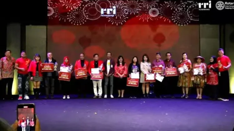 Pecinta Lagu Mandarin Unjuk Bakat di RRI Semarang