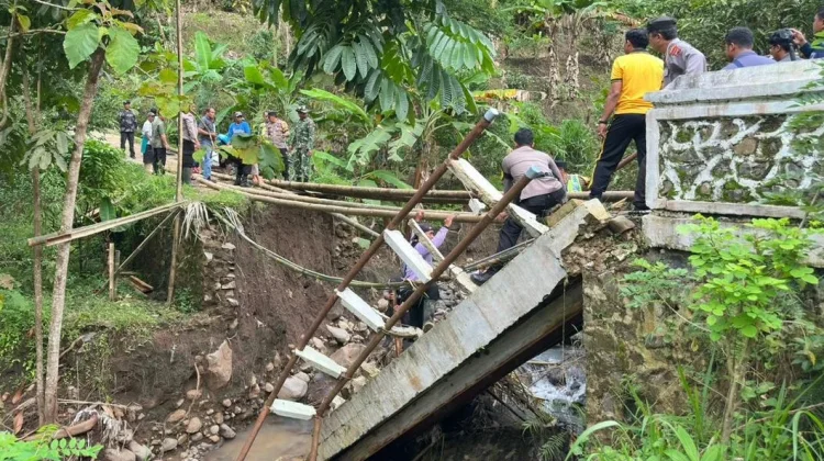 Jembatan Klumpit Pati Terputus, Layanan Kesehatan Masyarakat Terhambat