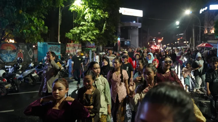 Kirab Budaya Gebyuran Bustaman Semarakkan MT Haryono hingga Pekojan