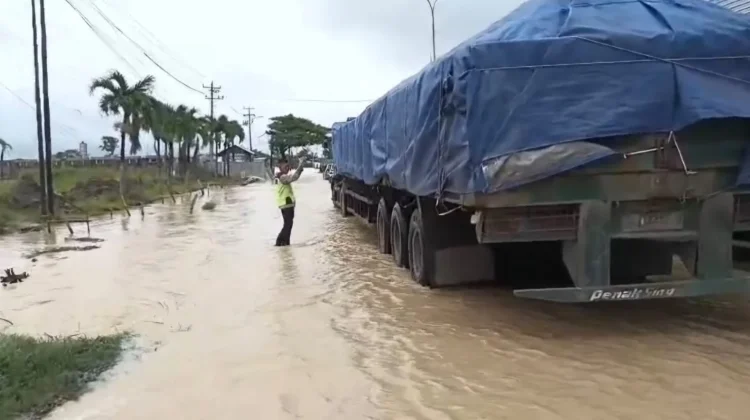 Jalur Pemalang-Tegal Tergenang Banjir