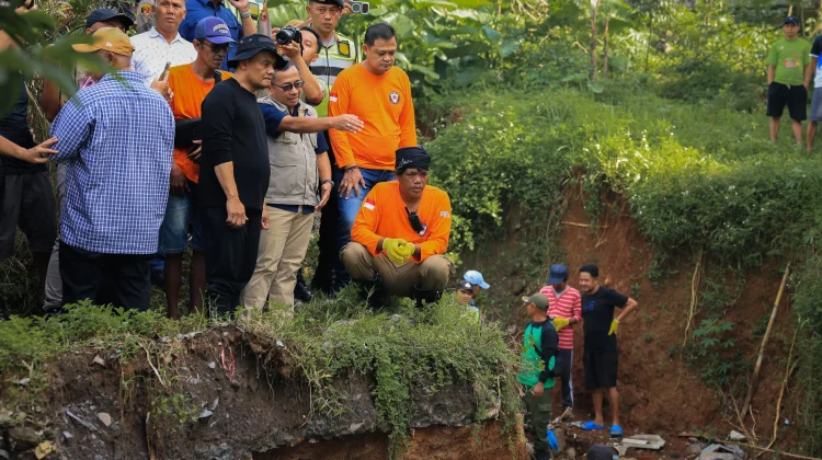 Gubernur Targetkan Penanganan Longsor Ungaran Tuntas Sepekan