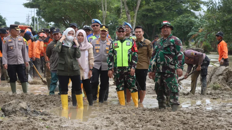 Kapolres Demak Bersama Forkopimda Tinjau Tanggul Jebol