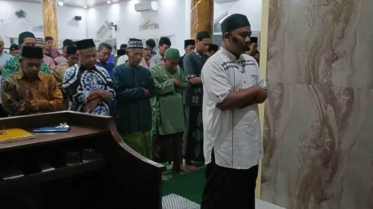 Warga Muhammadiyah Batang Salat Tarawih Perdana Penuh Kekhusyukan