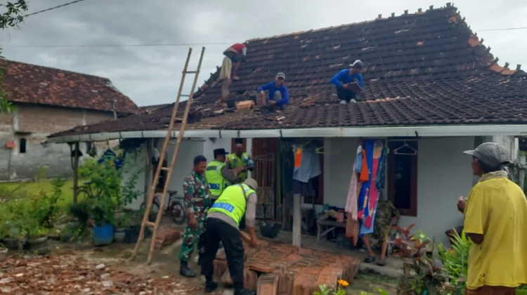 Puluhan Rumah di Desa Kebonsawahan Pati Diterjang Puting Beliung