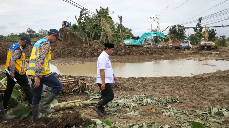 Tutup Tanggul Jebol Sungai Tuntang, Sembilan Alat Berat Dikerahkan