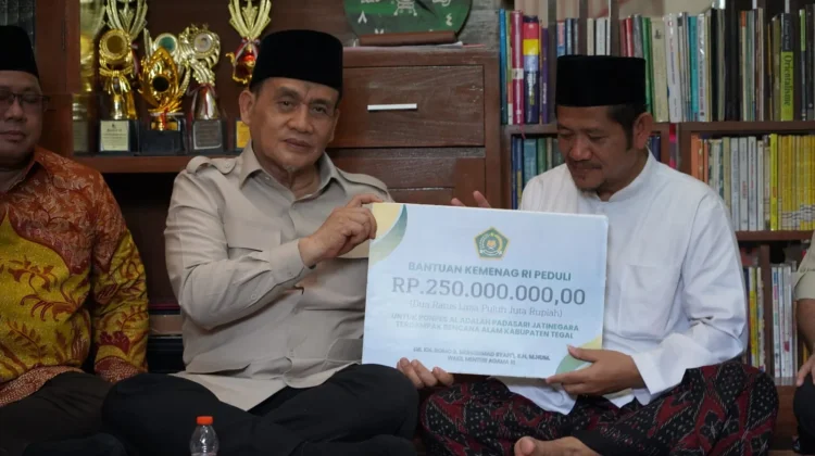Wamenag Jateng dan Ketua MPR Bantu Ponpes Tegal