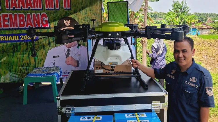 Pemkab Rembang Dorong Pemanfaatan Drone untuk Penyemprotan Pestisida