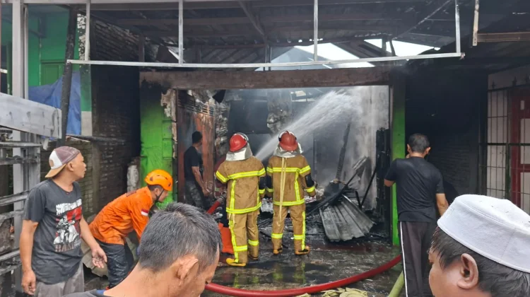 Percikan Kecil Berujung Petaka, Bengkel di Pemalang Ludes Terbakar