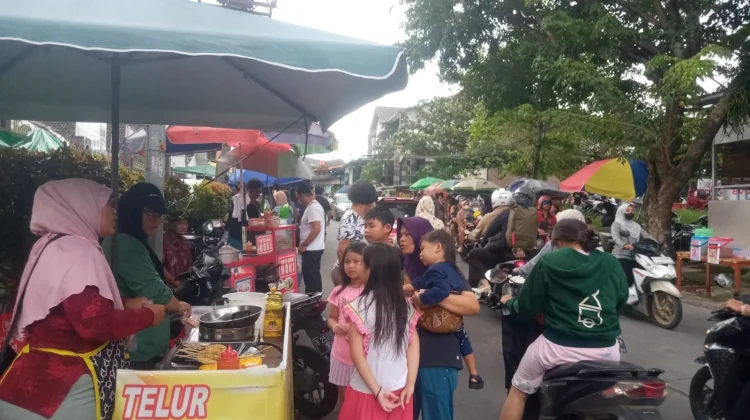 Pasar Sendangmulyo Semarang Jadi Tempat Berburu Takjil Ramadan