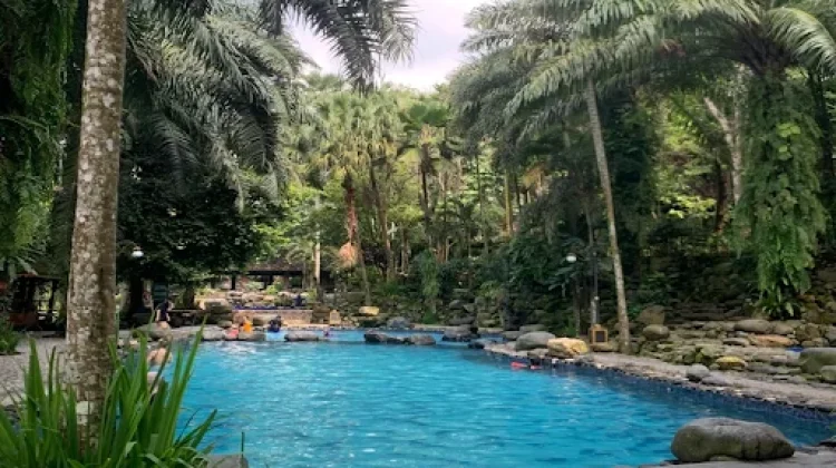 Segar dan Sehat, Manfaat Berenang di Kolam Terbuka