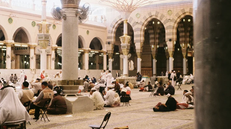 Niat Sholat Tarawih dalam Bahasa Arab dan Artinya