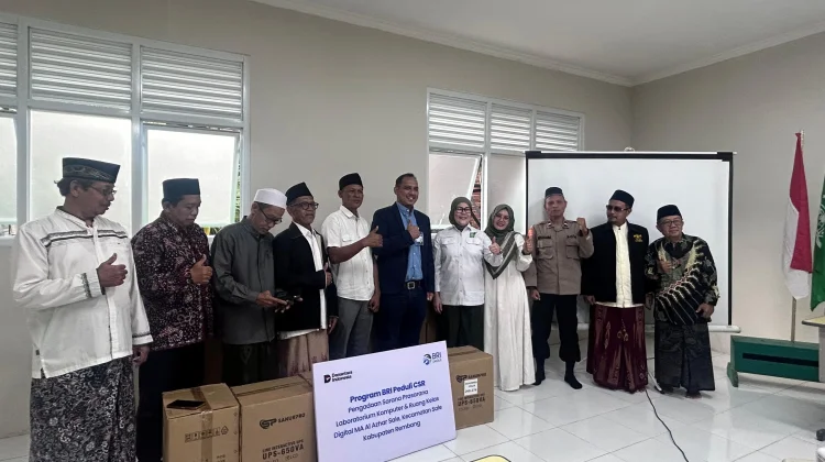 Eva Monalisa Dorong Digitalisasi, Bantu MA Al-Azhar Sale