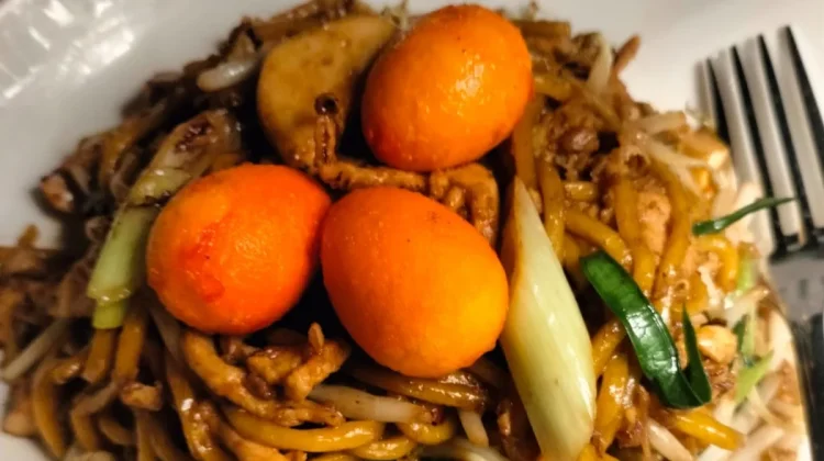 Perpaduan Nikmat Bakmi Goreng Jowo dan Telur Uritan