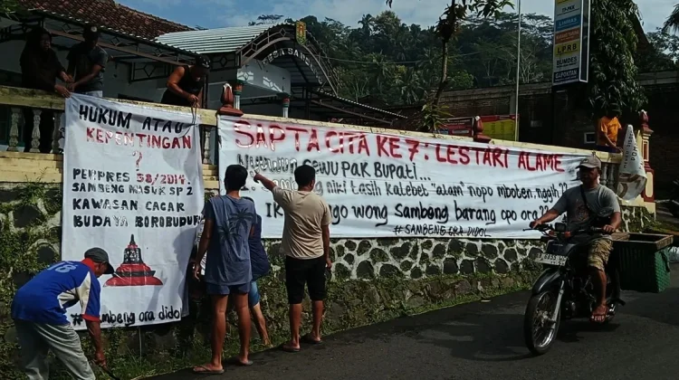 Protes Proyek Tol, Warga Sambeng Tolak Pengerukan Tanah
